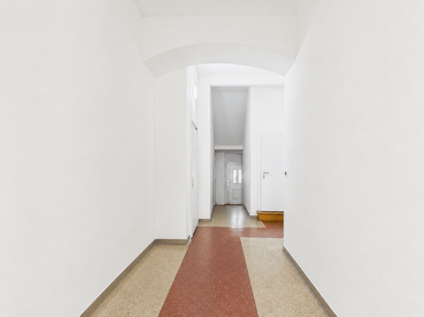 Seltene Gelegenheit! Mehrfamilienhaus mit 9 Wohnungen und Restaurant & Bar 12
