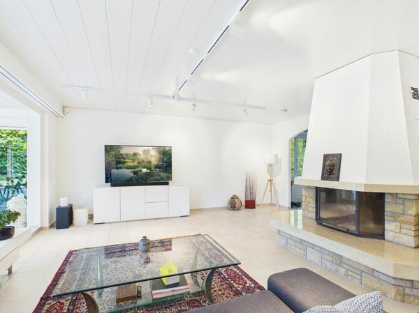 Freistehendes Einfamilienhaus mit Wintergarten, Cheminée und Sauna an ruhiger Lage 3