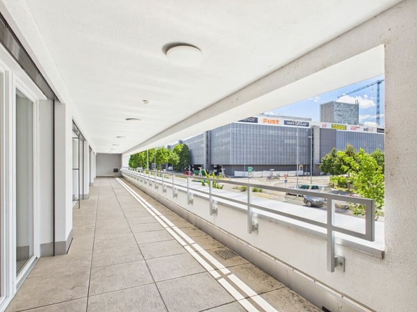 Modern ausgebaute Bürofläche mit Terrasse 10