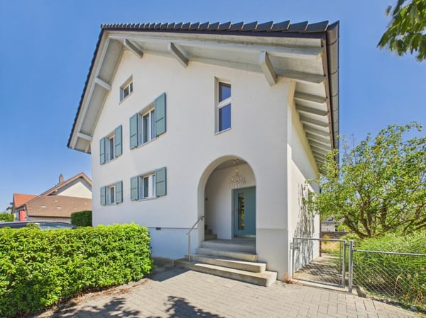 Charmantes Einfamilienhaus mit grossem Garten und ausgebautem Dachstock