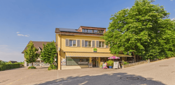 Sehr grosszügige, lichtdurchflutete, frisch renovierte Dachwohnung 15