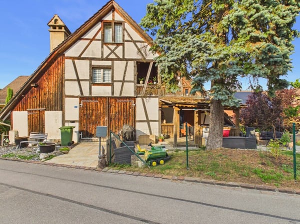 Grosszügiges Mehrfamilienhaus mit Gewerbeeinheit 2