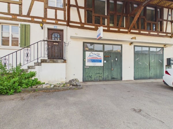 Grosszügiges Mehrfamilienhaus mit Gewerbeeinheit 4