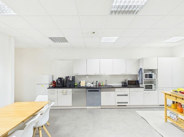 Bel espace spacieux à louer 240 m2 15