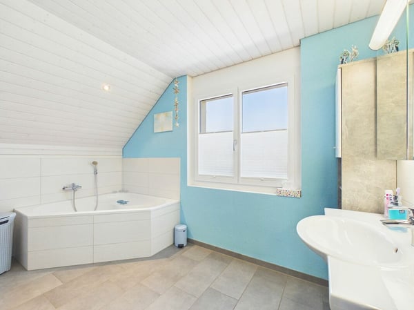 Modernes Einfamilienhaus mit Garten und schöner Weitsicht in Wolfwil 10