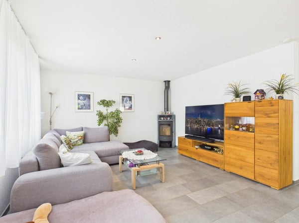 Modernes Einfamilienhaus mit Garten und schöner Weitsicht in Wolfwil 6