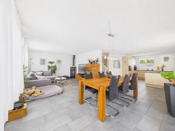 Modernes Einfamilienhaus mit Garten und schöner Weitsicht in Wolfwil 4