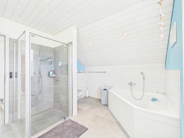 Modernes Einfamilienhaus mit Garten und schöner Weitsicht in Wolfwil 9