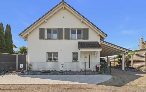 Modernes Einfamilienhaus mit Garten und schöner Weitsicht in Wolfwil 26