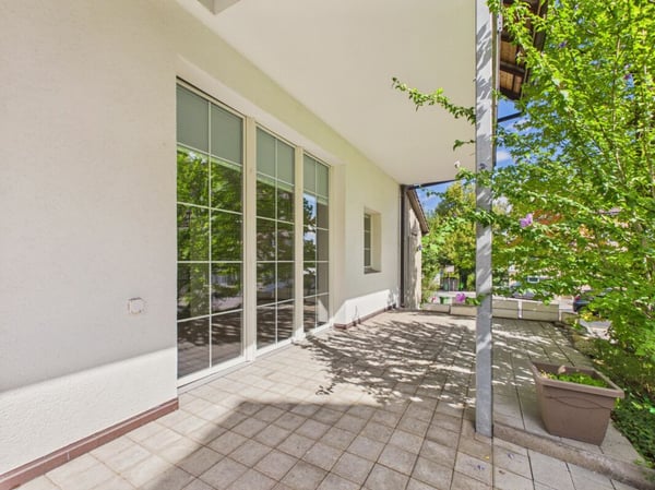 Grosszügiges Wohnen mit Loft - Charakter und Terrasse in Thalwil 1