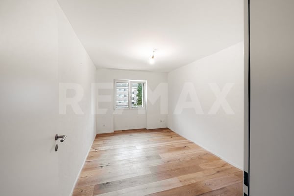 Moderne 4.5-Zimmer-Wohnung mit 134 m² und grossem Balkon  kernsaniert, zentral in Kloten 11