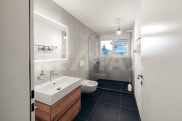 Moderne 4.5-Zimmer-Wohnung mit 134 m² und grossem Balkon  kernsaniert, zentral in Kloten 7