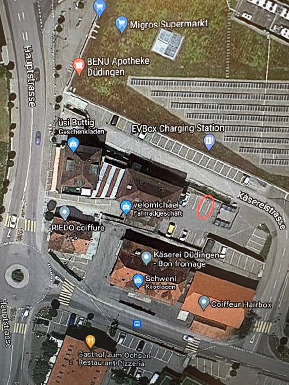 Aussenparkplatz bei Migros Düdingen 2