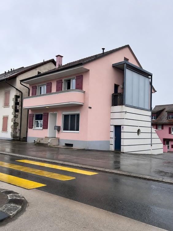 Maison familiale de 6.5 pièces - Au centre de Dompierre - Perspectives de développement 1