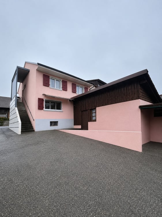 Maison familiale de 6.5 pièces - Au centre de Dompierre - Perspectives de développement 2