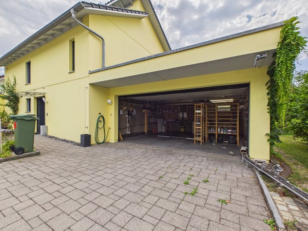 Gepflegtes Einfamilienhaus direkt am Bach, mit Blick ins Grüne 20