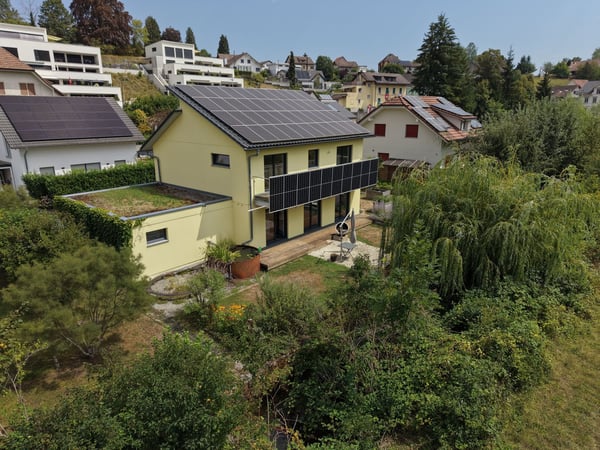 Gepflegtes Einfamilienhaus direkt am Bach, mit Blick ins Grüne 2
