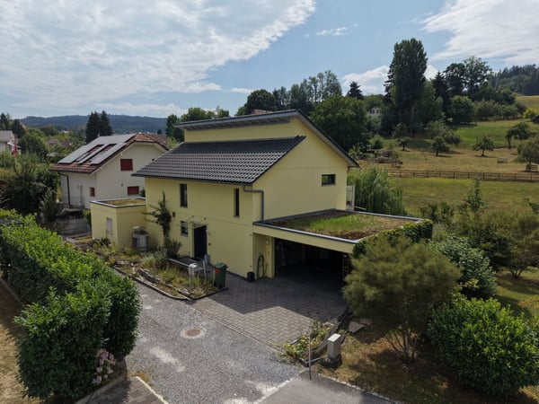 Gepflegtes Einfamilienhaus direkt am Bach, mit Blick ins Grüne 4