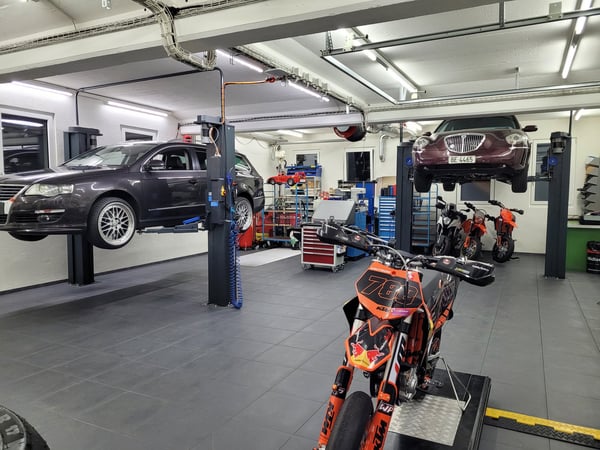Voll ausgestattete Auto-/Motorradwerkstatt mit 143 m² 5