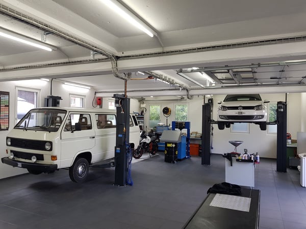 Voll ausgestattete Auto-/Motorradwerkstatt mit 143 m² 8