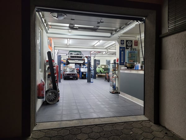 Voll ausgestattete Auto-/Motorradwerkstatt mit 143 m² 12