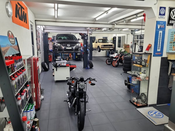 Voll ausgestattete Auto-/Motorradwerkstatt mit 143 m² 6