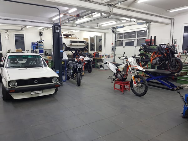 Voll ausgestattete Auto-/Motorradwerkstatt mit 143 m² 7