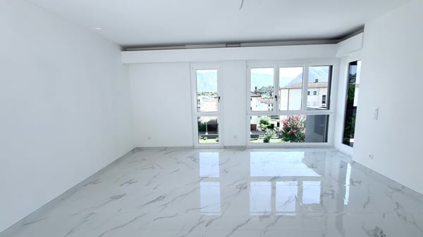 Lugano-Breganzona: elegante 3.5 locali di 105 m², ristrutturato a nuovo con terrazzo