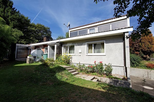 Einfamilienhaus mit Potenzial an begehrter Wohnlage 2