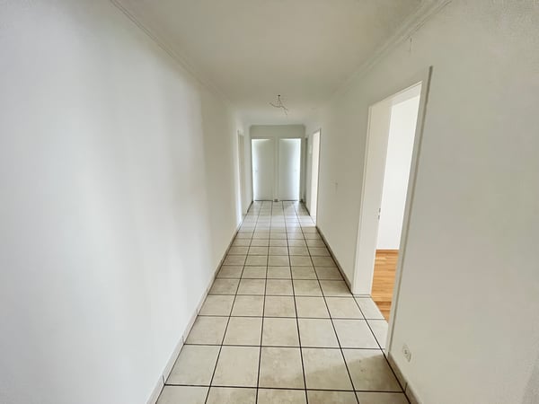 ATTRAKTIVE 4.5-ZIMMERWOHNUNG AN RUHIGER LAGE IN REINACH 9