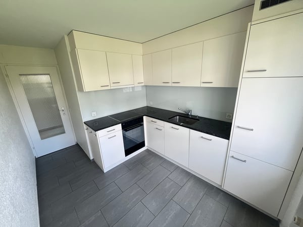 ATTRAKTIVE 4.5-ZIMMERWOHNUNG AN RUHIGER LAGE IN REINACH 2