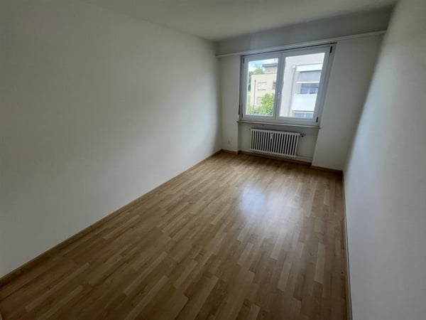 ATTRAKTIVE 4.5-ZIMMERWOHNUNG AN RUHIGER LAGE IN REINACH 9