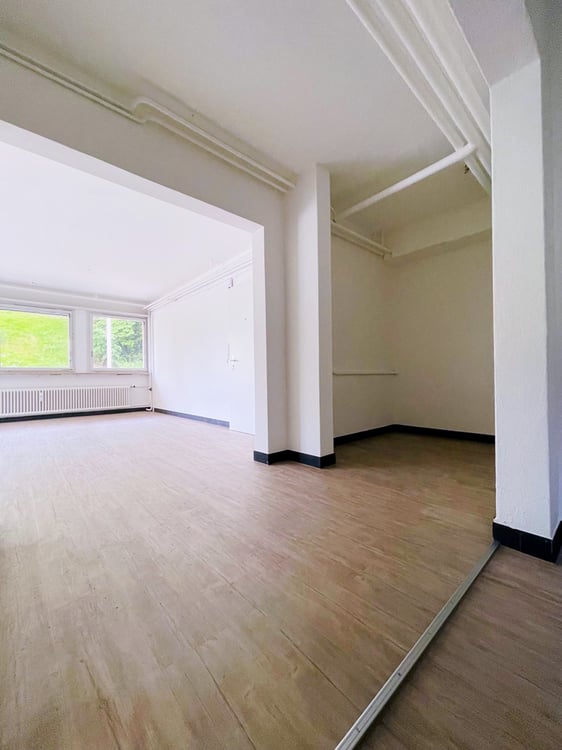 HELLES BÜRO / PRAXIS (CA. 50 M2)  AN RUHIGER LAGE IM GUNDELI 4
