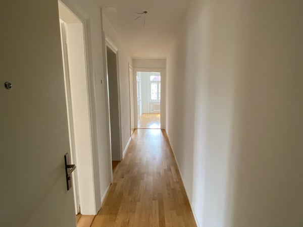 MODERNE 2.5-ZIMMERWOHNUNG DIREKT AM CLARAPLATZ 10