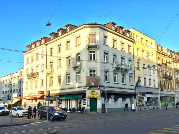 MODERNE 2.5-ZIMMERWOHNUNG DIREKT AM CLARAPLATZ 1