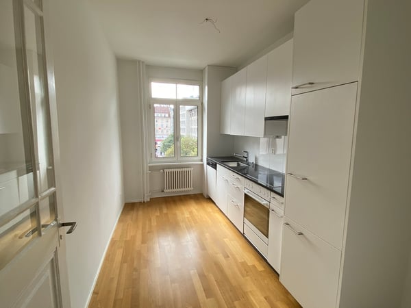 MODERNE 2.5-ZIMMERWOHNUNG DIREKT AM CLARAPLATZ 2