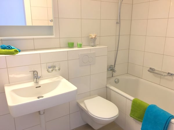 MODERNE 2.5-ZIMMERWOHNUNG DIREKT AM CLARAPLATZ 4