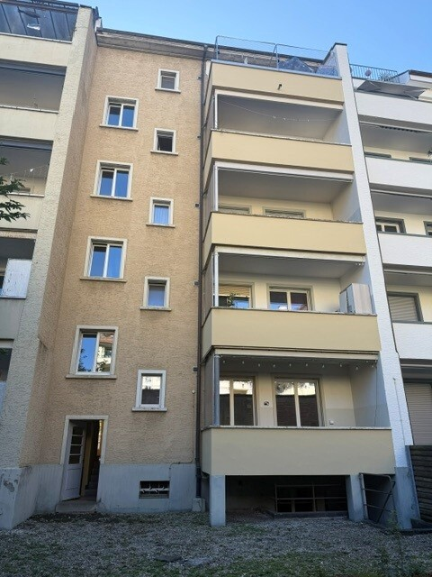 Nähe Messeplatz: Charmante 3-Zimmer-Wohnung mit Balkon in Basel! 2