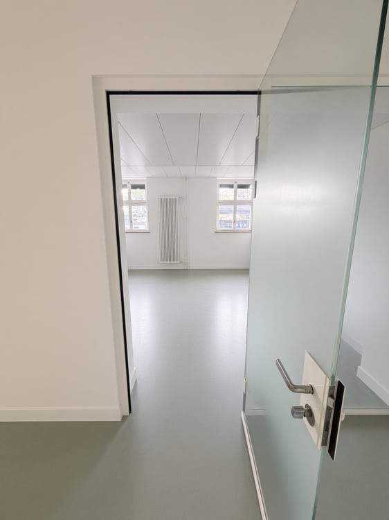 Frisch sanierte Gewerbefläche mit drei Büroräumlichkeiten 4