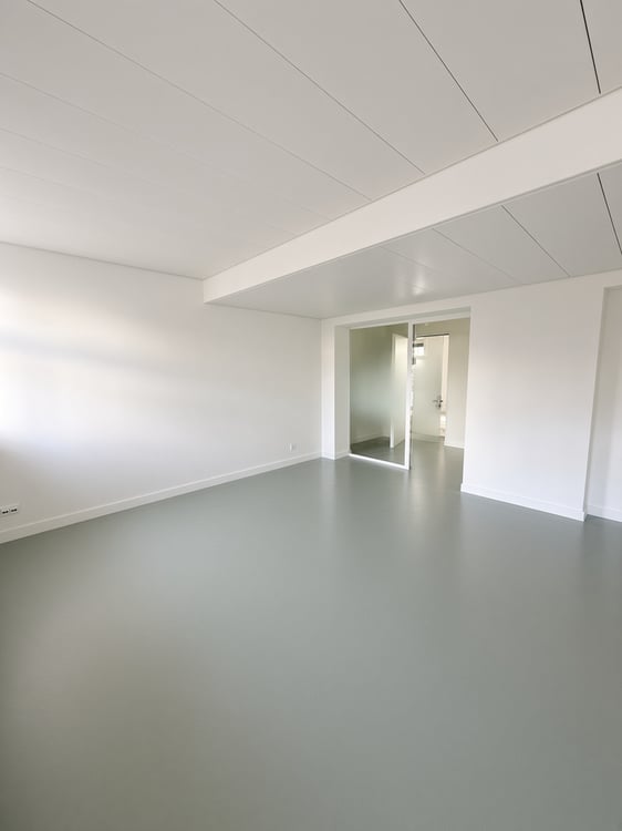 Frisch sanierte Gewerbefläche mit drei Büroräumlichkeiten 2