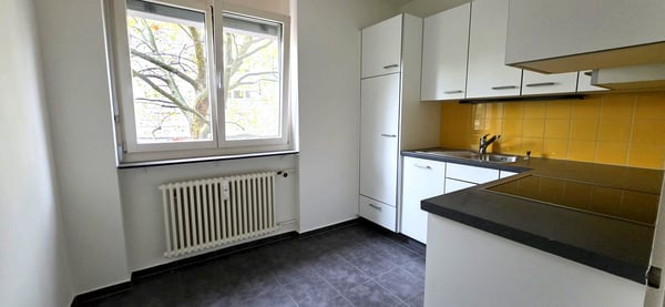 2-ZIMMERWOHNUNG MIT ZWEI BALKONEN NAHE DER CLARAMATTE 1
