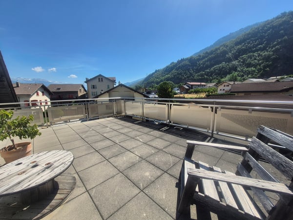JOLI PETIT 2PCES AVEC GRANDE TERRASSE 3