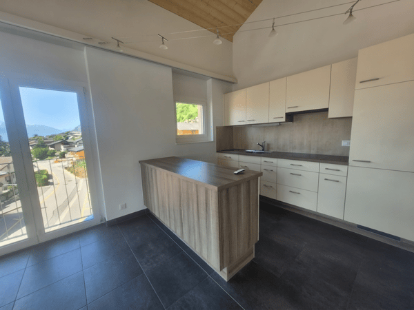ERDE - MAGNIFIQUE DUPLEX EN ATTIQUE DE 4.5 PIECES 3