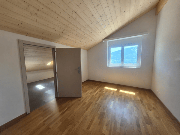 ERDE - MAGNIFIQUE DUPLEX EN ATTIQUE DE 4.5 PIECES 12