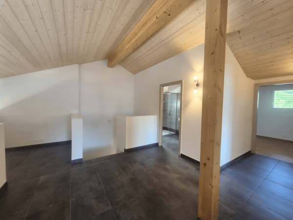 ERDE - MAGNIFIQUE DUPLEX EN ATTIQUE DE 4.5 PIECES 10