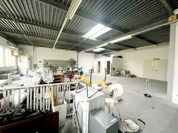 PRÉS-DU-LAC 30A, Local commercial de 449m2 7