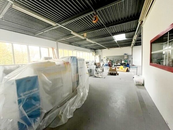 PRÉS-DU-LAC 30A, Local commercial de 449m2 2