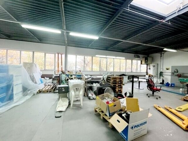 PRÉS-DU-LAC 30A, Local commercial de 449m2 4
