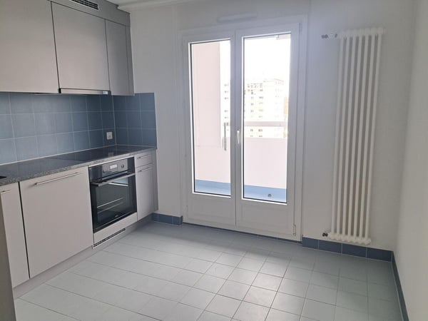 APPARTEMENT RENOVE AVEC BALCON ET ASCENSEUR 2