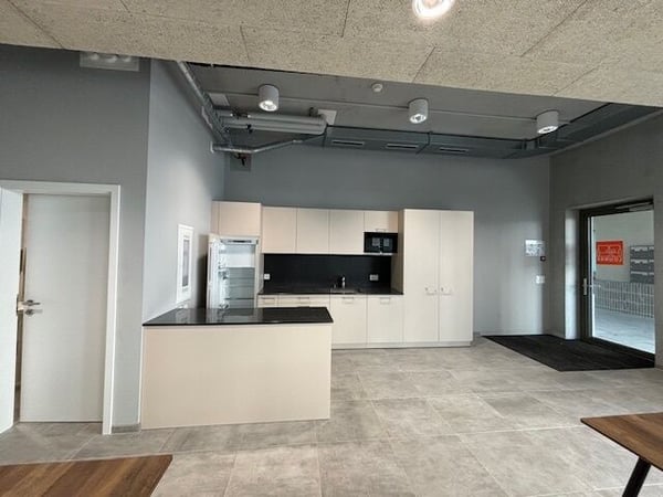 Delémont, surface commerciale de 118 m2 à louer - centre ville 3